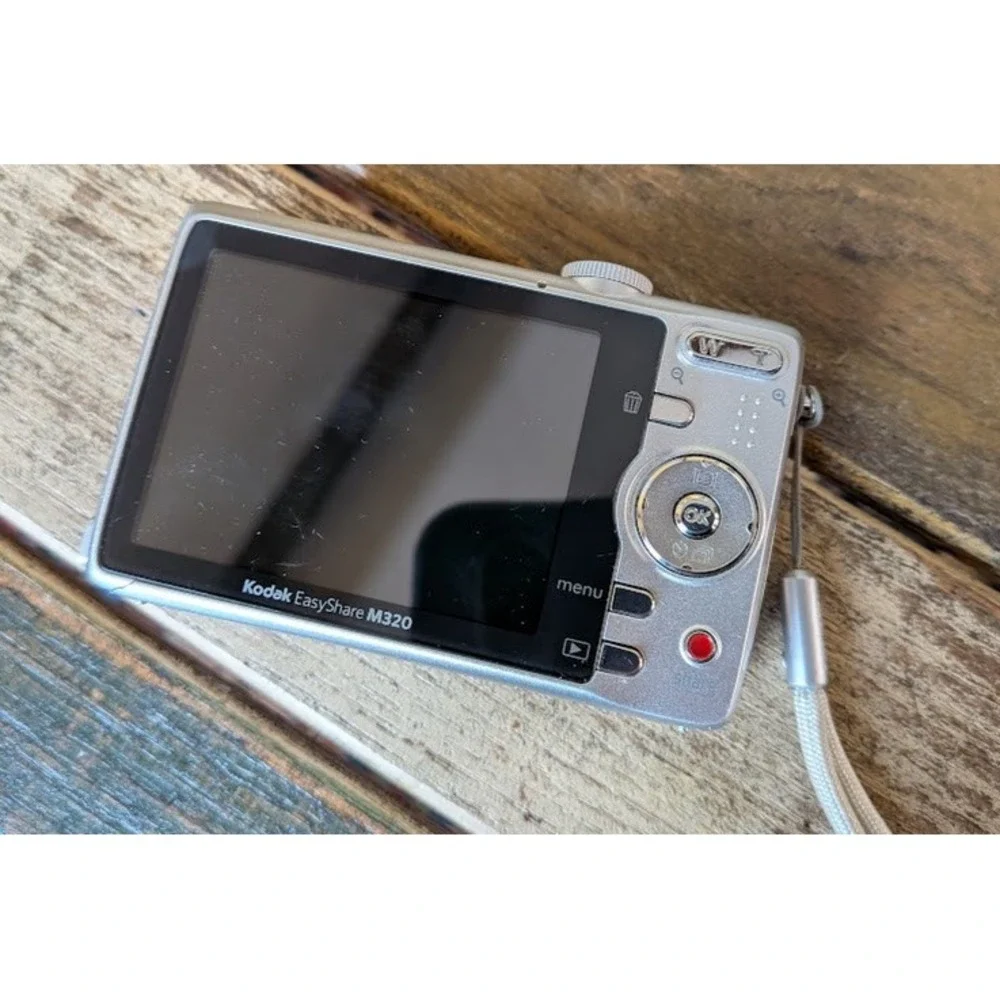 Kodak Easy Share M320 Digital Camera 9.2 MP Tested Working With Charger Y2K